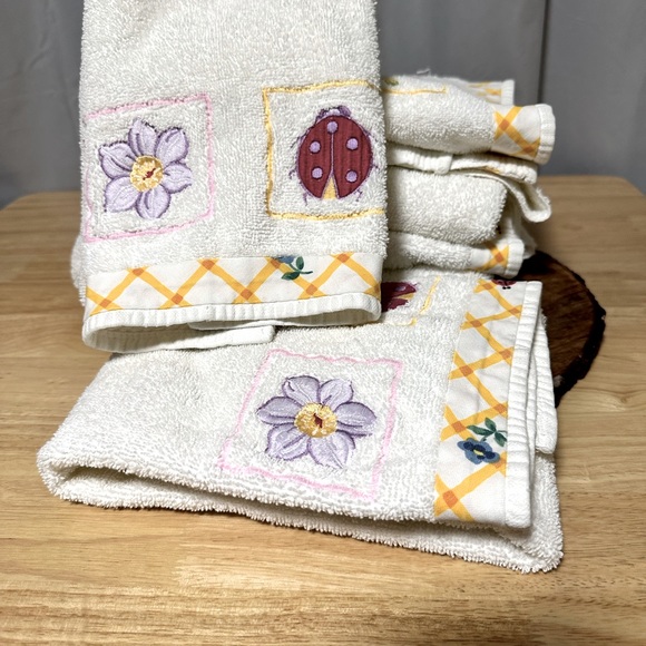 White Decor Bath Towel Set of 4 - Picture 2 of 7